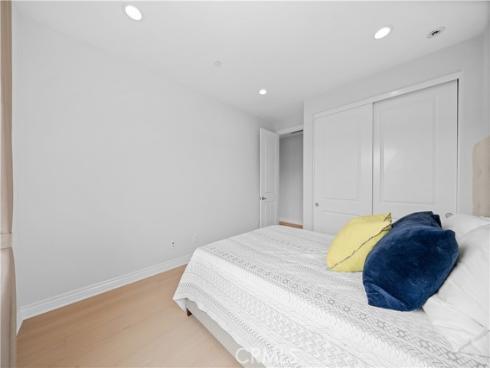 125  Lovelace  , Irvine, CA