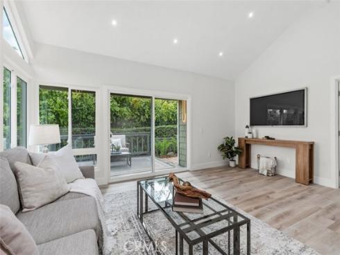 1 Rainbow Falls , Irvine, CA