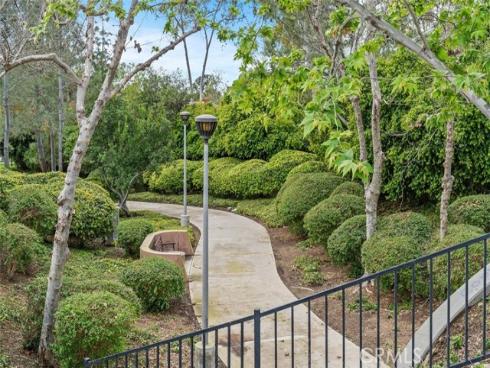 1 Rainbow Falls , Irvine, CA