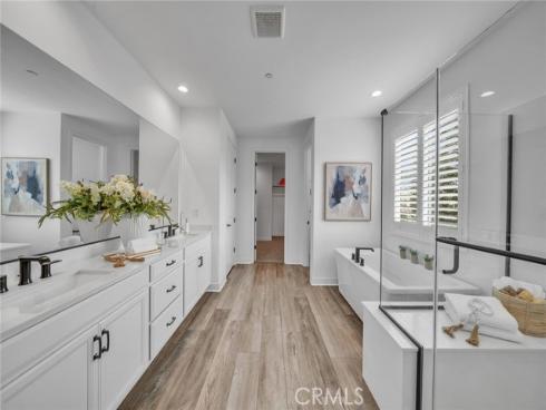 446 Chorus , Irvine, CA