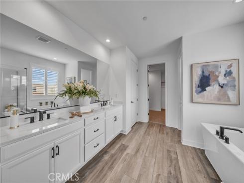 446 Chorus , Irvine, CA