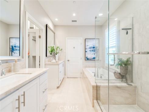 211 Canvas , Irvine, CA