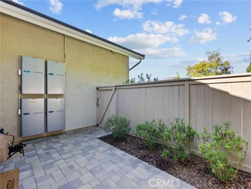 18  Brookdale  , Irvine, CA