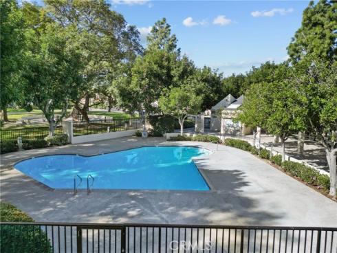 18  Brookdale  , Irvine, CA