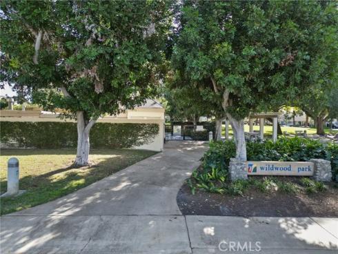 18  Brookdale  , Irvine, CA