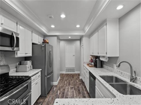 18  Brookdale  , Irvine, CA