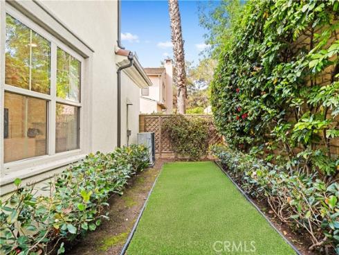 21 Fanpalm , Irvine, CA