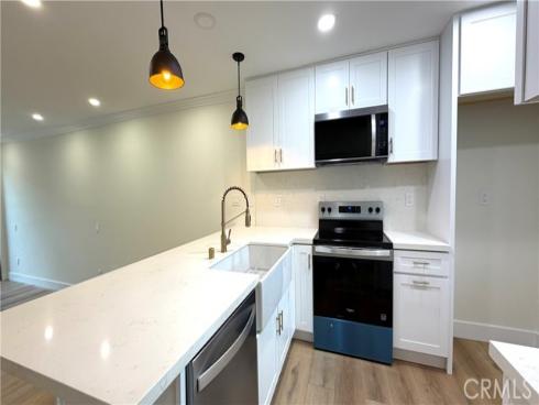 196 Pineview , Irvine, CA