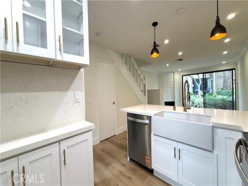 196 Pineview , Irvine, CA