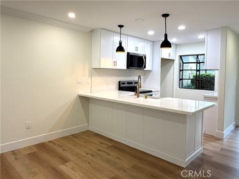 196 Pineview , Irvine, CA