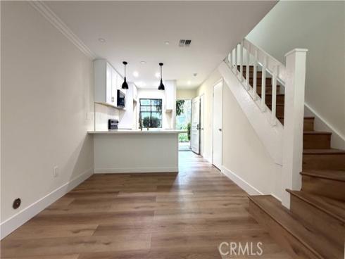 196 Pineview , Irvine, CA