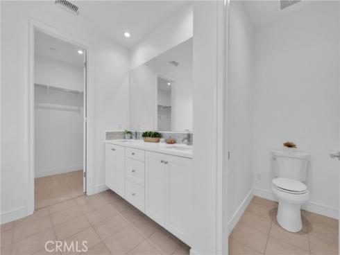 115  Della  , Irvine, CA