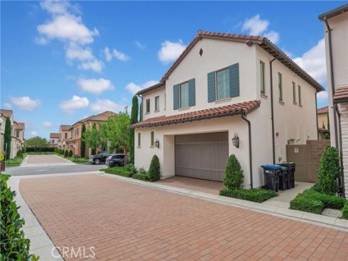 115  Della  , Irvine, CA