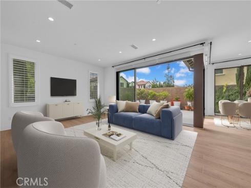 115  Della  , Irvine, CA