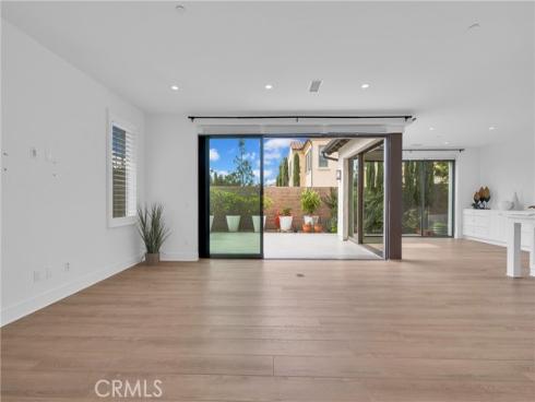 115  Della  , Irvine, CA