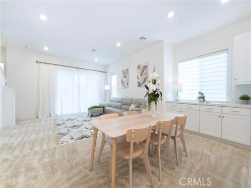 275  Lynx  , Irvine, CA