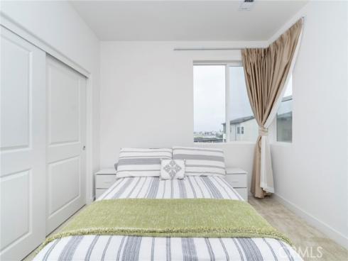 275  Lynx  , Irvine, CA