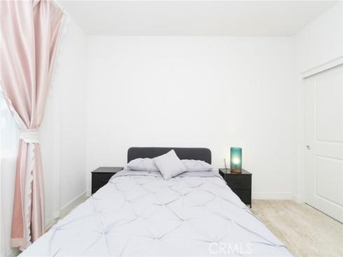 275  Lynx  , Irvine, CA