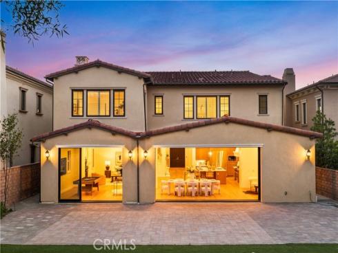 221  Clear Fls  , Irvine, CA