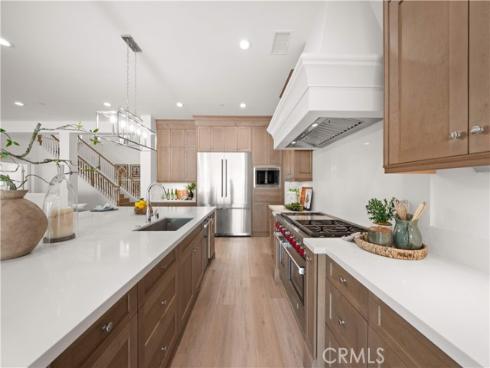 221  Clear Fls  , Irvine, CA