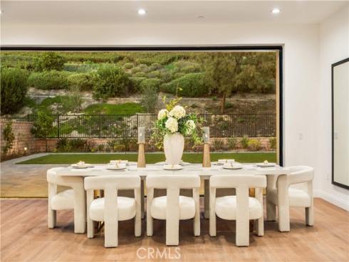 221  Clear Fls  , Irvine, CA