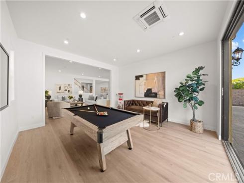 221  Clear Fls  , Irvine, CA