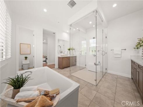 221  Clear Fls  , Irvine, CA