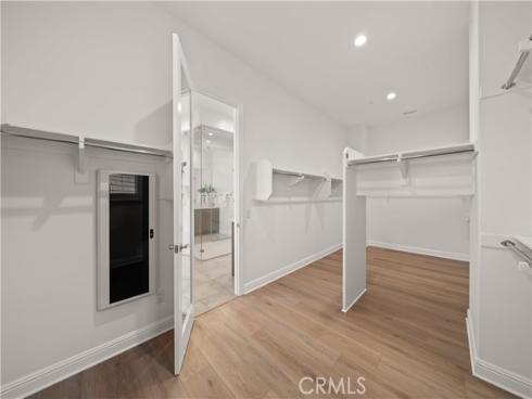 221  Clear Fls  , Irvine, CA