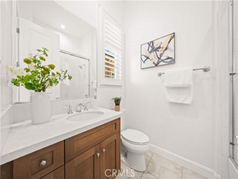 221  Clear Fls  , Irvine, CA