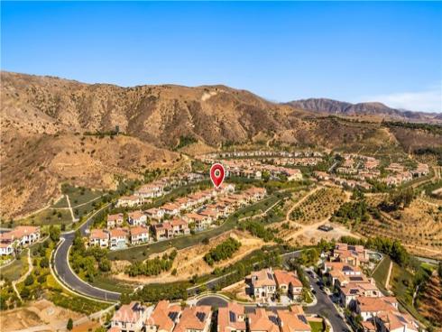 221  Clear Fls  , Irvine, CA