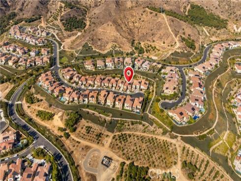 221  Clear Fls  , Irvine, CA