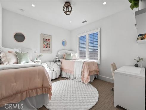 103  Vigna  , Irvine, CA