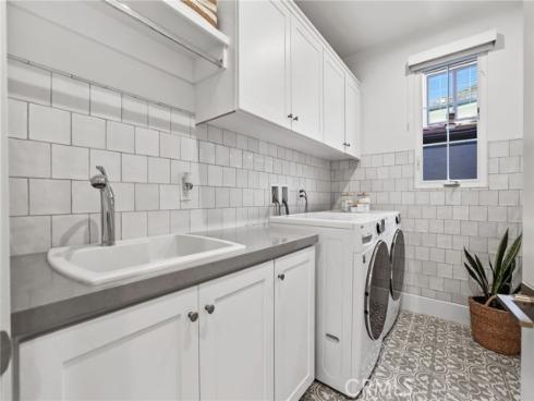 103  Vigna  , Irvine, CA