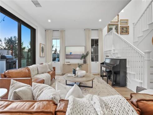 103  Vigna  , Irvine, CA