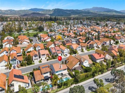 25  Bennington  , Irvine, CA
