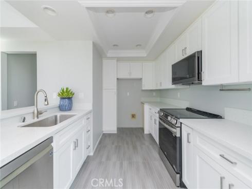 83  Huntington  278 , Irvine, CA