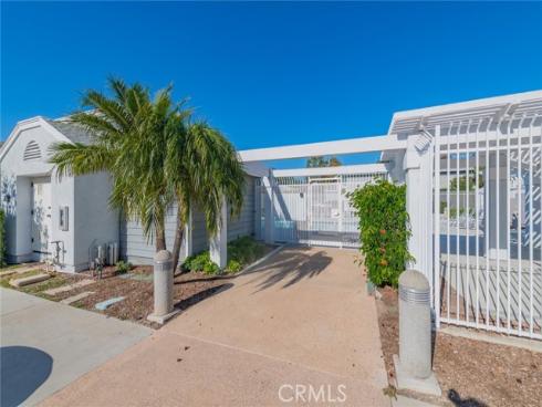 83 Huntington 278 , Irvine, CA