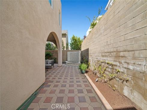 101  Newington  , Irvine, CA