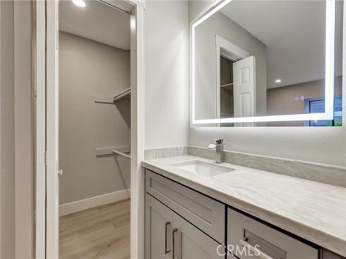 93  Streamwood  , Irvine, CA