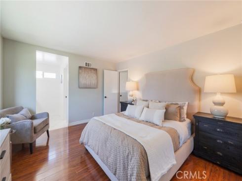 32  Goldenbush  , Irvine, CA