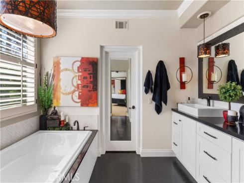 66  Montrose  , Irvine, CA