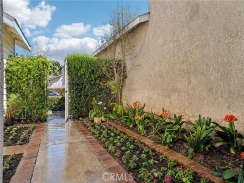 66  Bridgeport  , Irvine, CA