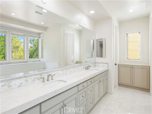 22  Shadybend  , Irvine, CA