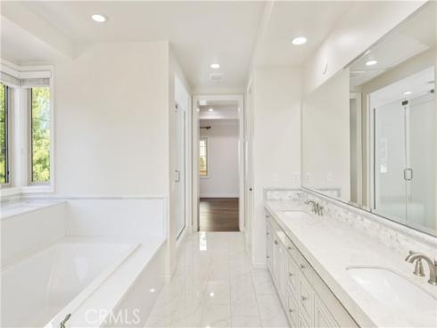 22  Shadybend  , Irvine, CA