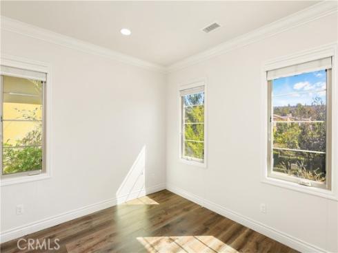 22  Shadybend  , Irvine, CA