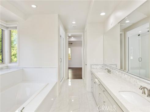 22  Shadybend  , Irvine, CA