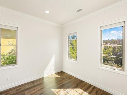 22  Shadybend  , Irvine, CA