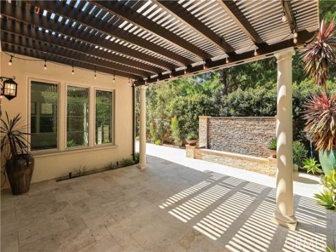 22  Shadybend  , Irvine, CA