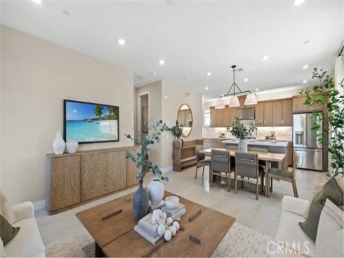 924  Chinon  , Irvine, CA