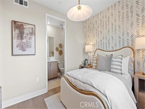 924  Chinon  , Irvine, CA